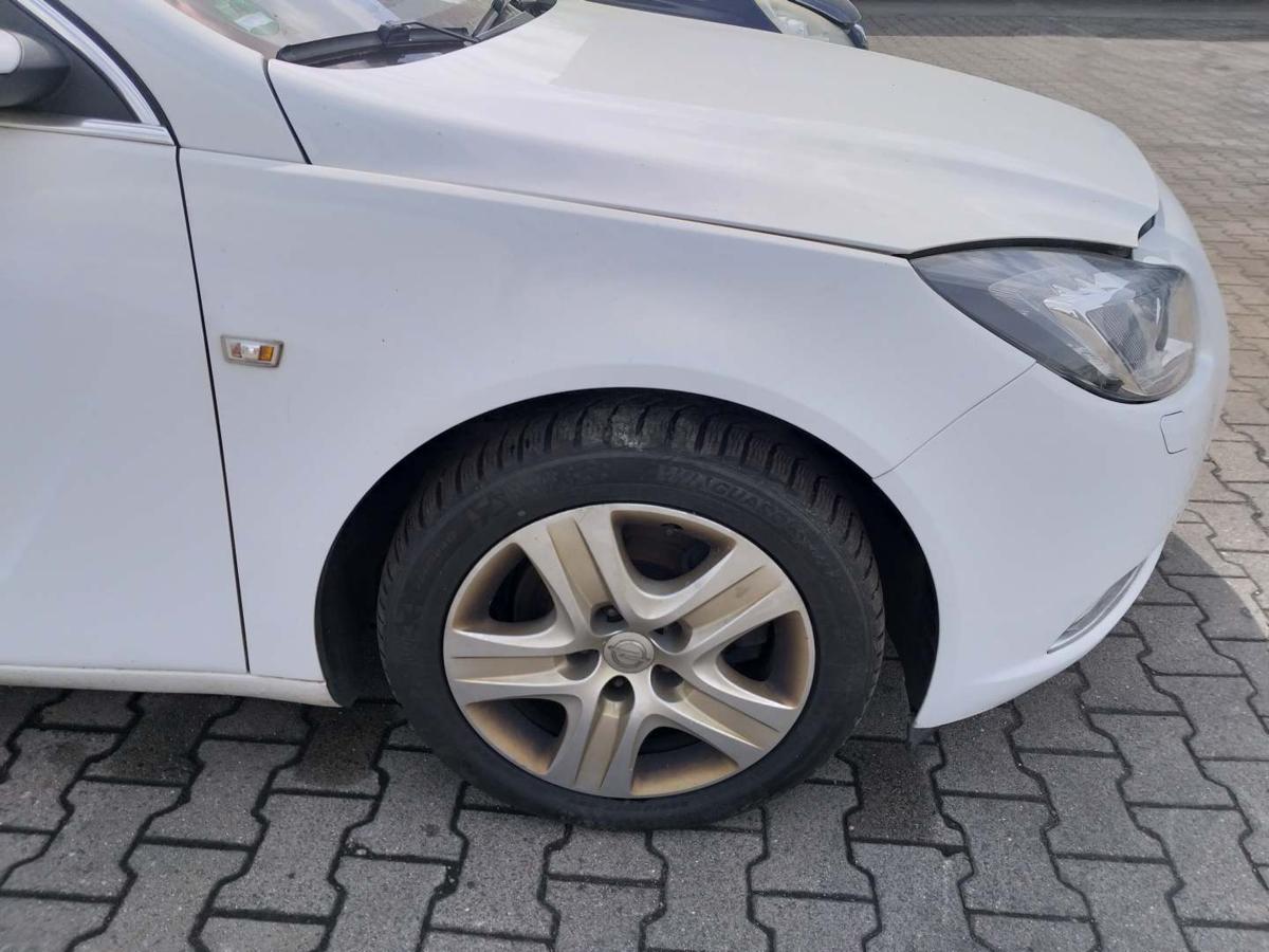 Opel Insignia A original Kotflügel vorn rechts Z40R Schnee Weiss Bj.2011 Opel Insignia A original Kotflügel vorn rechts Z40R Schnee Weiss Bj.2011